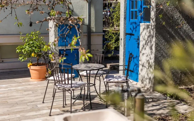 The Olive Poolhouse