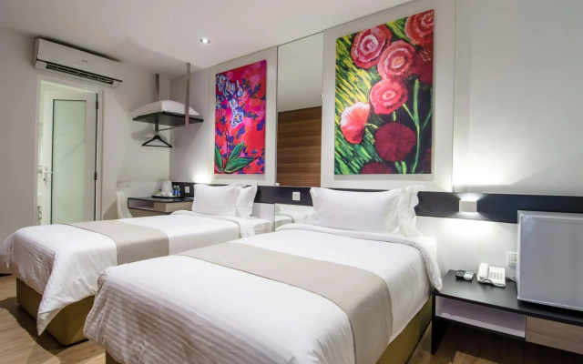 12FLY Hotel