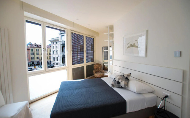 Luxury Apartment With Balcony
