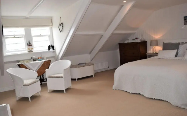 The Upper Deck