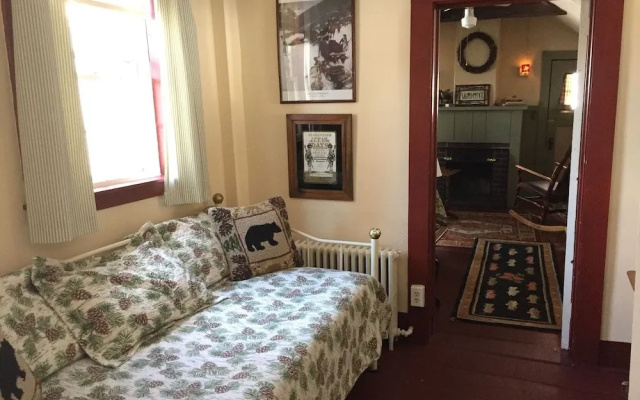 The Ira Allen House