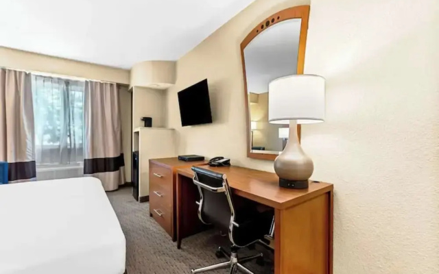 Aurora Inn