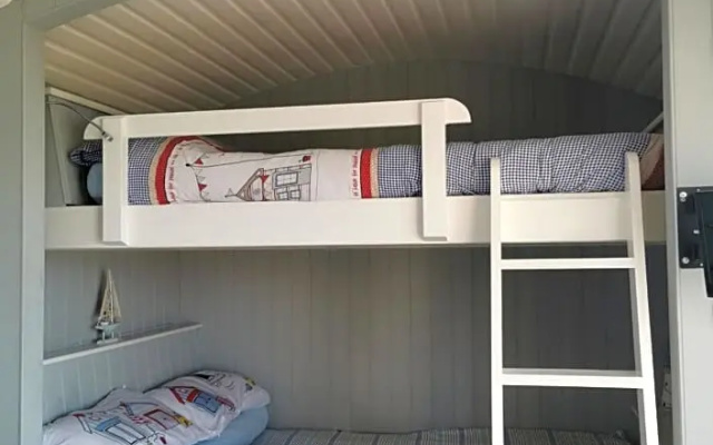 Allibella Shepherds Hut, Amazing Seaview, Private garden, Pet Friendly