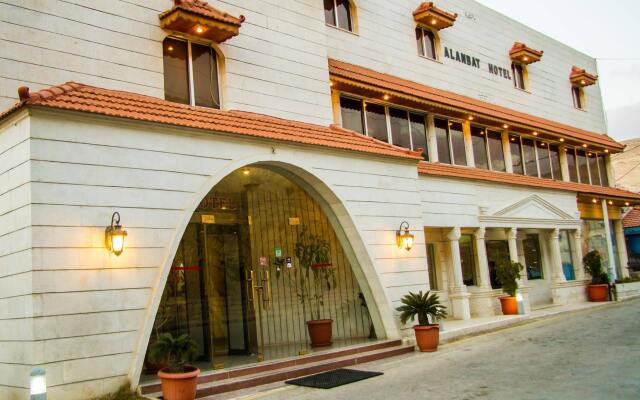 Отель Al Anbat Hotel & Restaurant Иордания, Вади-Муса - отзывы, цены и фото номеров - забронировать отель Al Anbat Hotel & Restaurant онлайн вид на фасад