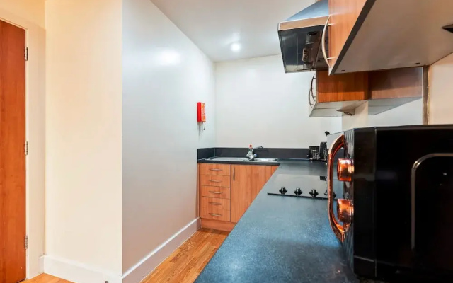 1 Bed Apartment Sleeps 5 - Balcony - Wifi & Tv