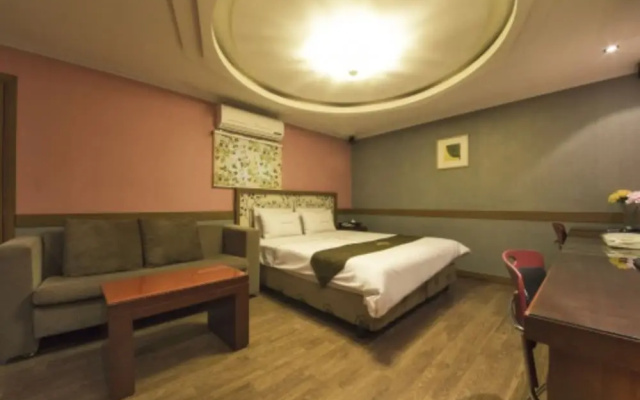Gunsan Hotel May