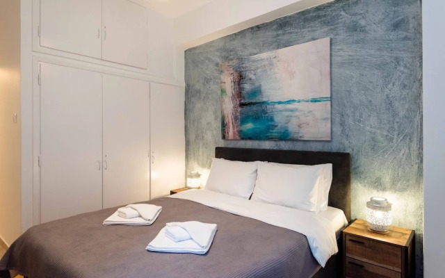 Blue Ark Comfort near Acropolis