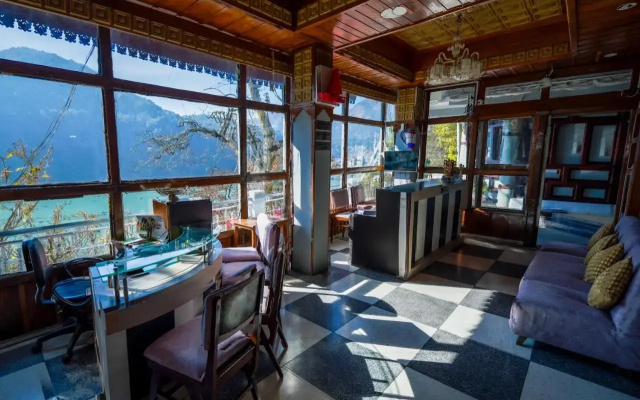 Hotel Silverton (180 lake view)