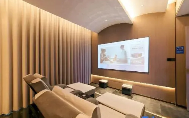 Ritz Dknton Hotel