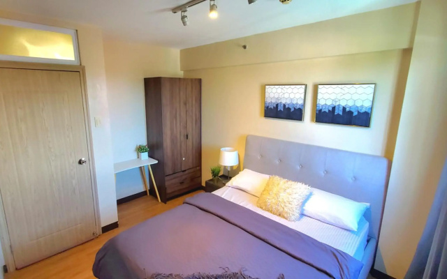 Lancris Residences -Condo 2 Bedrooms, 1 Bathroom, Livingroom and Kitchen