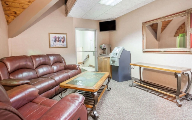 Days Inn & Suites by Wyndham Lexington