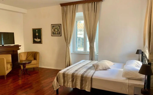 Room 1783 Old town