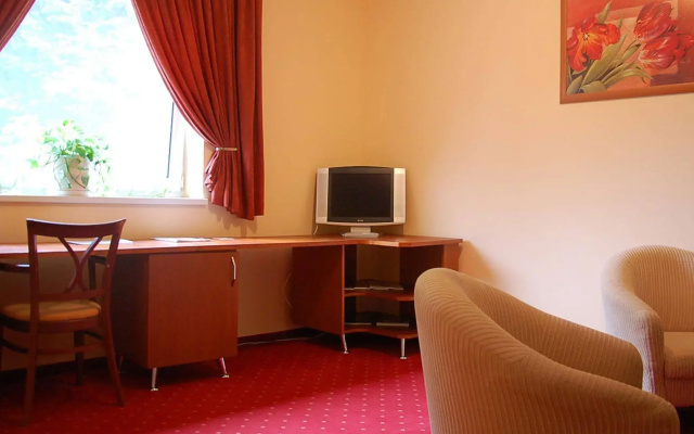 Hotel West