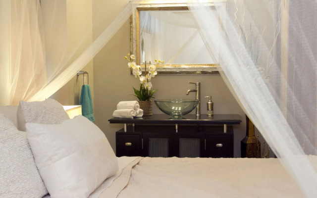 Hideaway Suites On 5th (formerly 5th East Hall B&B)