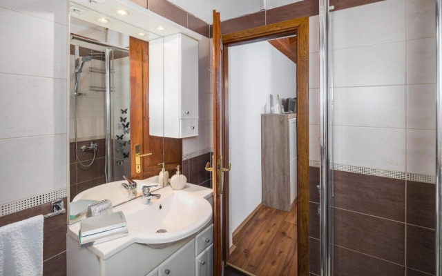 Beautiful Home in Sv lovrec With Wifi and 1 Bedrooms