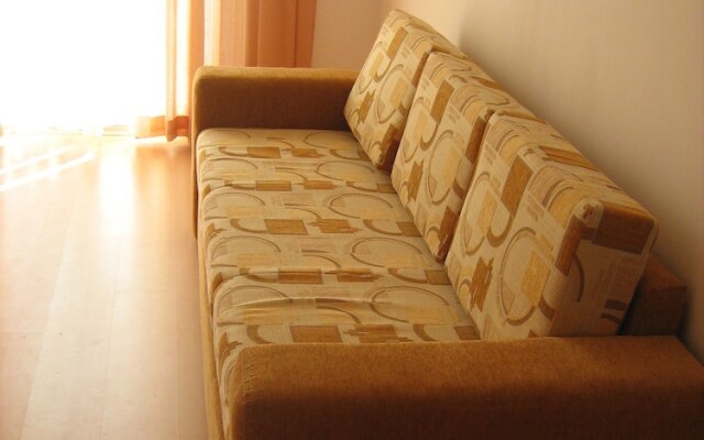 Апартаменты Quiet Family Apartment in Sunny Day комната для гостей