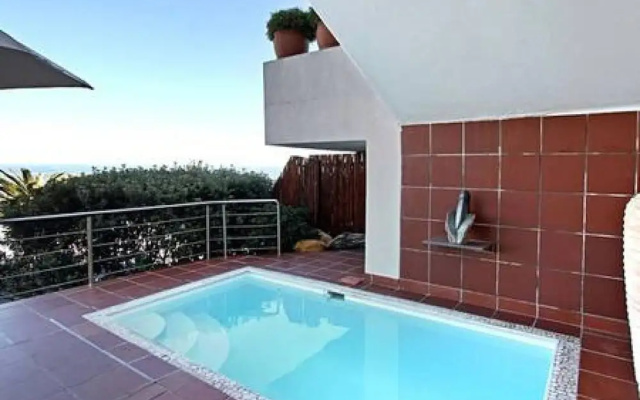 Holiday Apartment w Sea Views Pool CBT Suite