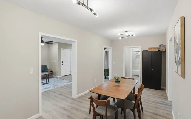 Spacious 4BR Haven Perfect for Groups Near DT