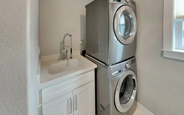 Rosé By The Bay by Ryson Vacation Rentals