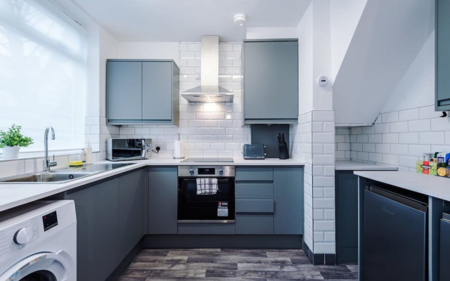 Spacious 3-bed Ideal for Long-term Business