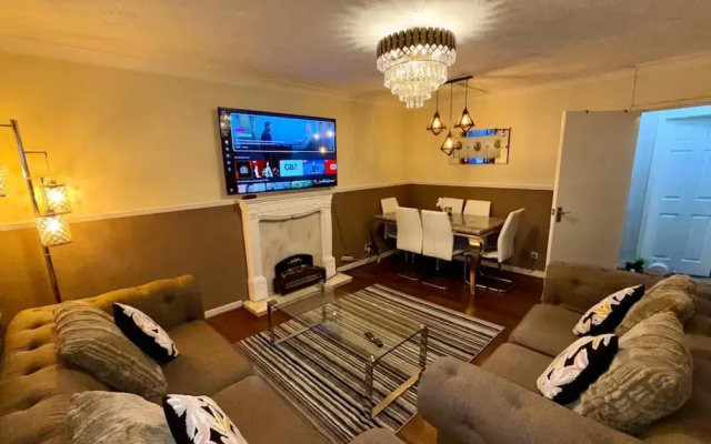 2 Bedroom Apartment - Sleeps 4, Free Parking, Wifi
