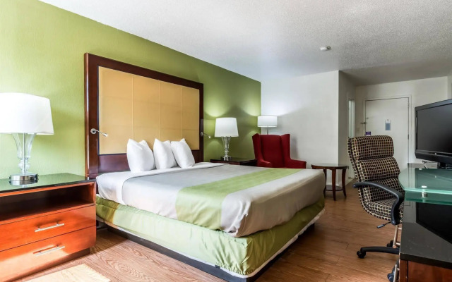 Econo Lodge Airport near Billy Graham Parkway