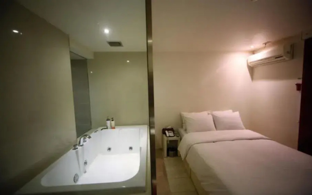 Gugi Hotel