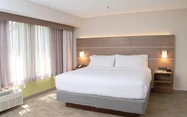 Holiday Inn Express South Burlington by IHG