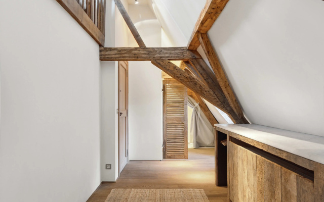 Beautiful and authentic penthouse in Bruges center