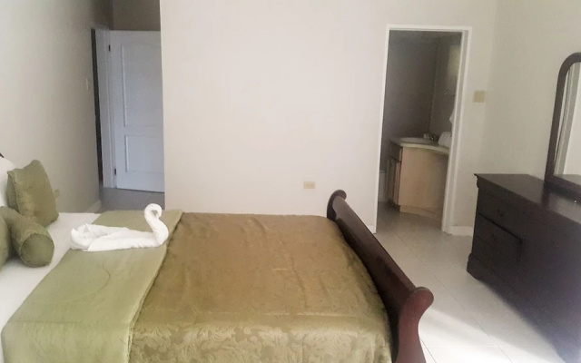 2 Bdrm Apartment at Runaway Bay