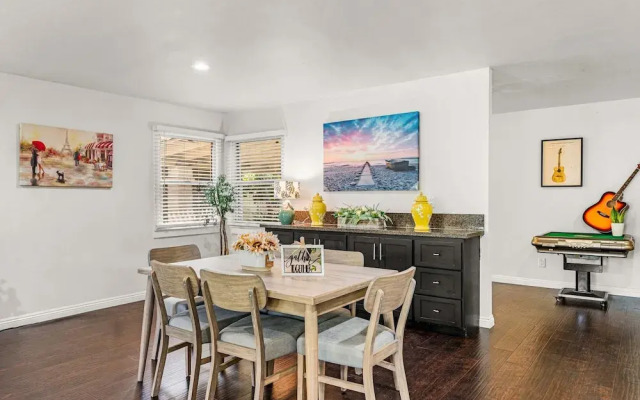 Spacious Retreat w Large Kitchen Outdoor Patio