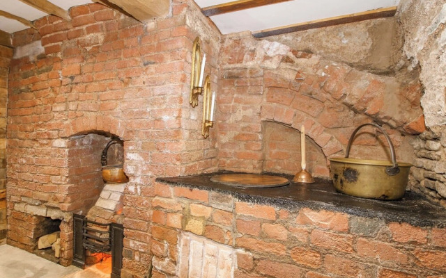 Raven Lane Retreat
