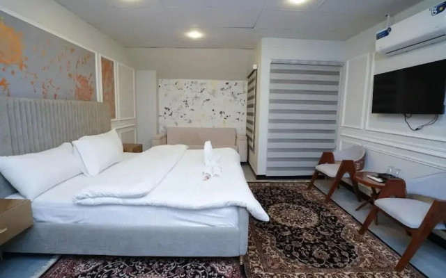 LuxVill Hotel
