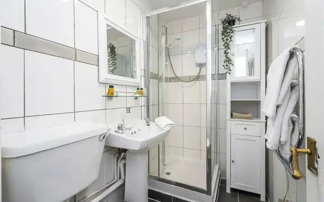 Modern - 2BR Flat Near Easter Road Stadium