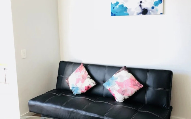 LVL 11 Cosy Apartment Near Lygon St
