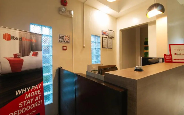 RedDoorz @ Golite Old Albay