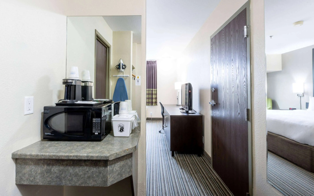 Super 8 by Wyndham Truro NS