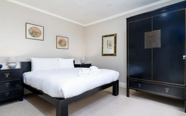 Luxury 2BR Flat in Knightsbridge W/patio, 4 Guests