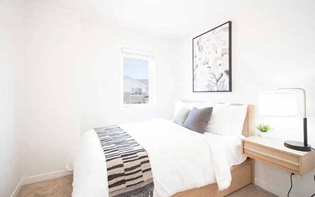 Luxurious 3 Bedroom Townhouse Free Parking and Wifi