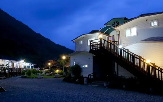 Bandi Hwangto Pension