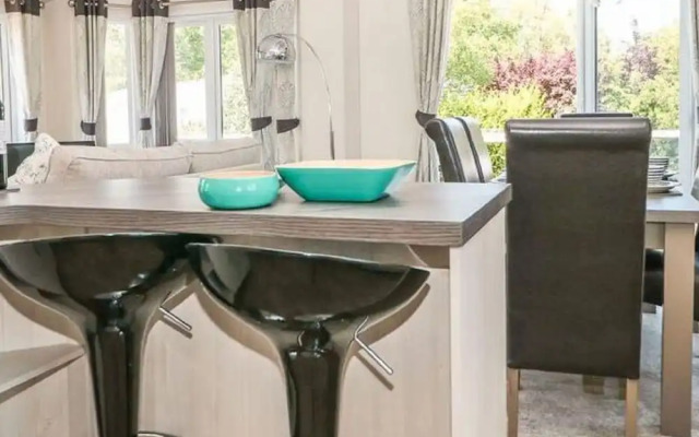 Lavish Holiday Home in Saint Leonards With Swimming Pool