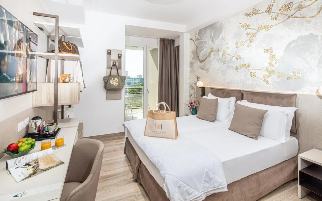 Life Hotel