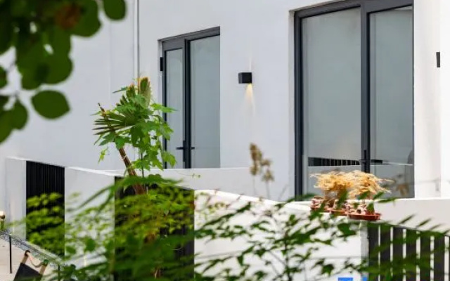 LvYin Island Coffee Hotel (Weihai High-speed Railway Station)