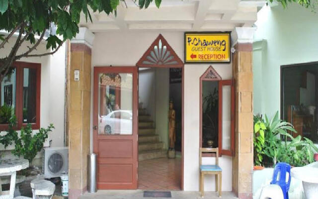 Отель P.Chaweng Guest House Самуи вид на фасад