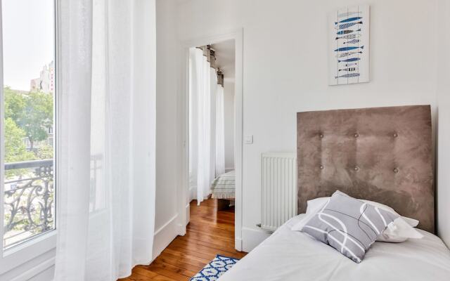 Отель 49 - Pretty Flat in Menilmontant Париж комната для гостей