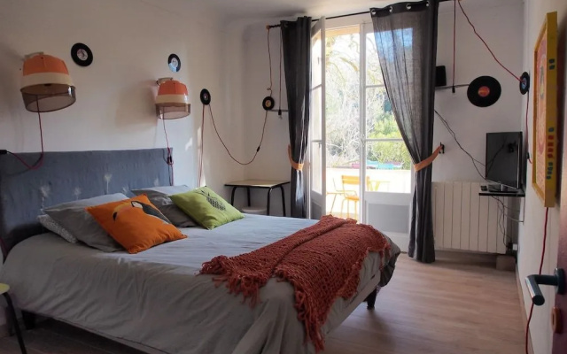 A La Maison