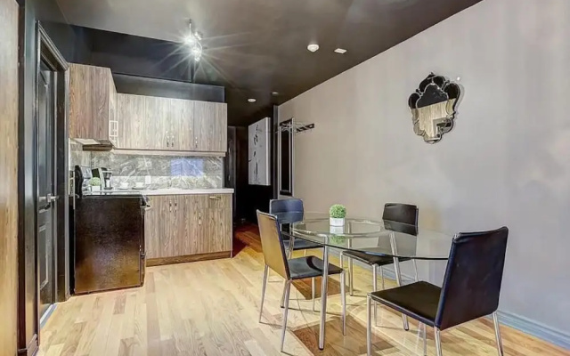 Golden District Yul Standard Studio