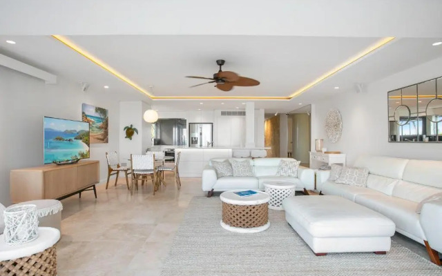 Beachfront Luxury, Hastings Street