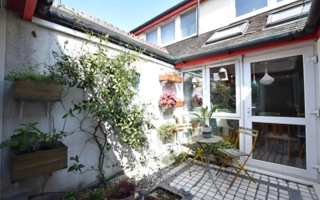 Stylish 3 Bed House with Parking in Bermondsey, Se1
