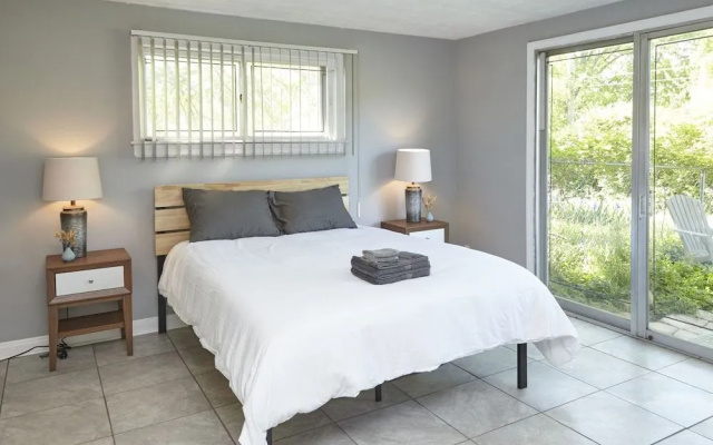 Prime Location! 5BR in Quaint Neighborhood!